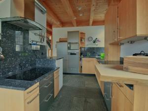 uma grande cozinha com armários e balcões de madeira em Apartment Chalet Selina by Interhome em Lenz