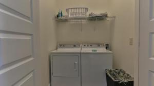 Fotografie z fotogalerie ubytování Playa Blanca - Steps to the beach Sleeps 14 has community pool v destinaci Destin