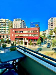 un banc bleu assis sur un pont dans une ville dans l'établissement The Heart Of The City - Wifi 500 mb/s, à Durrës