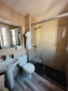 A bathroom at Hotel Alegret