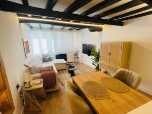 a living room with a table and a couch at Apartamento Magdalena 2 in Oviedo