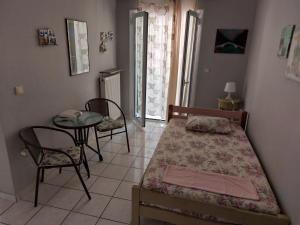 A bed or beds in a room at Marilena House Plataria