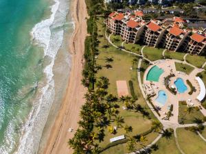uma vista aérea de um resort na praia em BEACH ACCESS + 3 Pools + OCEAN VIEWS - 2BR In Palmas - Sleeps 7 em Humacao