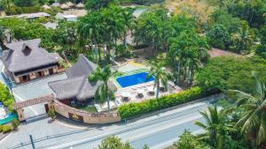 an aerial view of a house with a swimming pool at Hotel Portón del Sol in Santa Fe de Antioquia