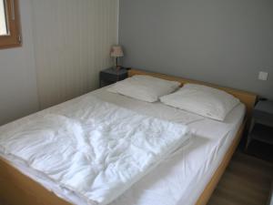 Appartement Châtel, 3 pièces, 6 personnes - FR-1-200-245にあるベッド