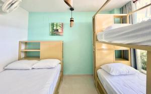 two bunk beds in a room with blue walls at Hostal Las Guaduas in Santa Marta