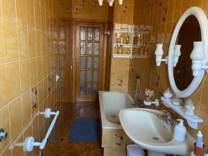 Salle de bains dans l'établissement "Domus Cannas"-Casa Indipendente-IUN R4572