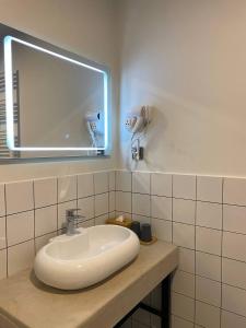 Φωτογραφία από το άλμπουμ του H2O σε Ureki +31 φωτογραφίες