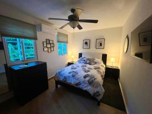 a bedroom with a bed and a ceiling fan at Studios Don Bosco in Santo Domingo