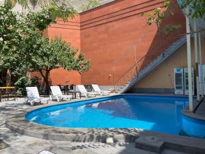 Bassein majutusasutuses Red Hotel Yerevan Center või selle lähedal