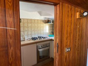 a kitchen with a stove and a counter top at "Domus Cannas"-Casa Indipendente- in Cagliari