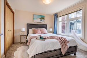 Postel nebo postele na pokoji v ubytování Lux 2BR/3BD Suite/Mountain View!