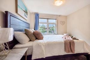 Postel nebo postele na pokoji v ubytování Lux 2BR/3BD Suite/Mountain View!