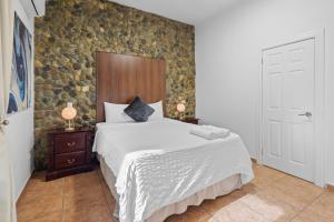 Tempat tidur dalam kamar di H4 LAS CABAÑAS