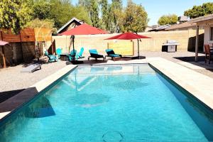 Sundlaugin á Mesa Oasis Private Pool Spacious! 10+ guests 7 Beds New, Great Location! eða í nágrenninu