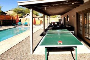 Borðtennisaðstaða á Mesa Oasis Private Pool Spacious! 10+ guests 7 Beds New, Great Location! eða í nágrenninu