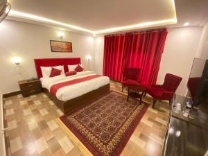 Maria Hotel and Resorts客房内的一张或多张床位