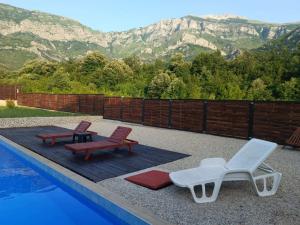 a pool with two lounge chairs and a table and chairs at Halal Kuca sa bazenom u Mostaru in Mostar
