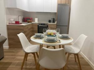 a kitchen with a table with a bowl of fruit on it at HYP - Los Geranios in Redondela +15 photos