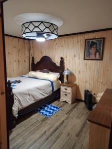 a bedroom with a bed and a table with a lamp at 3 bed/2 bath Riverside cabin 