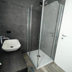 a bathroom with a shower and a sink at Stanza idromassaggio in Quartu SantʼElena