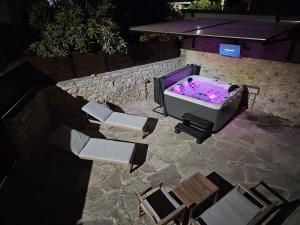 Fotografie z fotogalerie ubytování The Stonehouse Suites with Private Bath Spas v destinaci Limassol