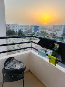 Room in Charming Apartment Locally-Centred的阳台或露台