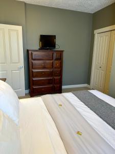 Voodi või voodid majutusasutuse Sooke Oceanview Penthouse - Family Friendly toas