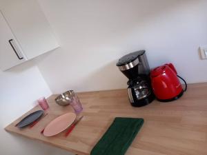 a counter top with a coffee maker and a cutting board at Aven, maisonnette avec mezzanine in Rosporden