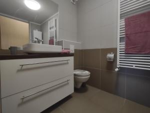 Kúpeľňa v ubytovaní Apartment By Verudela + 36 fotografií