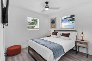 Ένα ή περισσότερα κρεβάτια σε δωμάτιο στο Modern Home 3 Bedrooms with Pool, 18 minutes to Ocean +19 φωτογραφίες