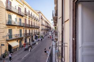 a view of a street from a window of a building at 124 Maqueda Apartments in Palermo