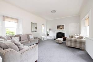 Billede fra billedgalleriet på Two Bedroom Country Cottage With Parking i Musselburgh