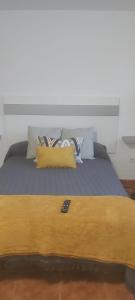 Posteľ alebo postele v izbe v ubytovaní Loft 1 Nuevo primer piso sin ascensor,wifi