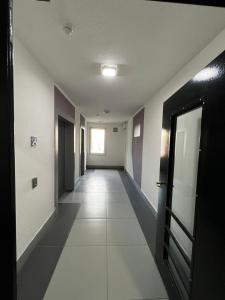 a hallway of an empty room with a hallway at casa langa magazine in Floreşti