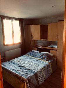 Ein Bett oder Betten in einem Zimmer der Unterkunft Gîte, Sexey-Aux-Forges, 8 personnes, 180m², 4 chambres