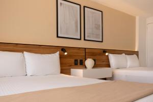 Postel nebo postele na pokoji v ubytování Hotel Calypso Cancun
