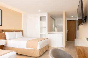 TV a/nebo společenská místnost v ubytování Hotel Calypso Cancun
