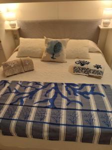 En eller flere senger på et rom på Rami di Corallo Appartamento con Parcheggio Privato ----------