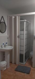 Ванна кімната в Loft 3 Nuevo,tercera planta sin ascensor,pequeño y coqueto,wifi y aire acondicionado