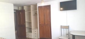 a room with a closet with a wooden door at MI ESTANCIA HOSPEDAJE in Cuenca