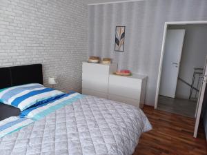 Postel nebo postele na pokoji v ubytování Fewo schöne Aussicht