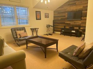 Χώρος καθιστικού στο Massive LUX 3BR Ski ON/OFF Condo on MTN.Sleeps 12!