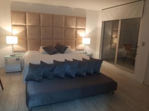 Postel nebo postele na pokoji v ubytování Mirador samsara Suite Luxury piso completo