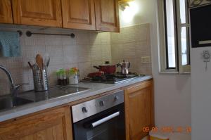 a kitchen with a stove and a sink at Gli appartamenti del Casino dei Civili in Trecastagni