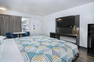 Postel nebo postele na pokoji v ubytování Motel 6-Bend, OR