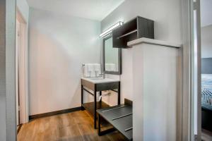 Kuchyň nebo kuchyňský kout v ubytování Motel 6-Bend, OR