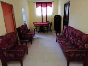 a living room with couches and a table at Hermosa vista, casa en Boquete. in Boquete