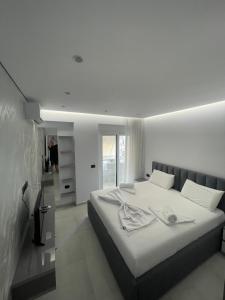 Ένα ή περισσότερα κρεβάτια σε δωμάτιο στο Alpha Lux Apartment
