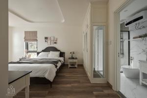 Postel nebo postele na pokoji v ubytování Davilla Đà Lạt Villa Collection